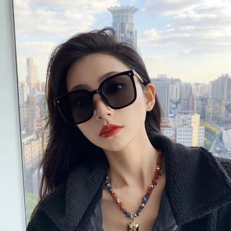 Women's Square Sunglasses, Tre - Street Fashion Shoot 评论和价格